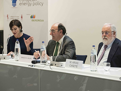 foto noticia Arias Cañete y Galán inauguran la cátedra Iberdrola Manuel Marín de Política Energética Europea en el Colegio de Europa.